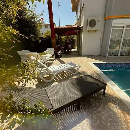 Peaceful Villas-palm Garden فيلة
